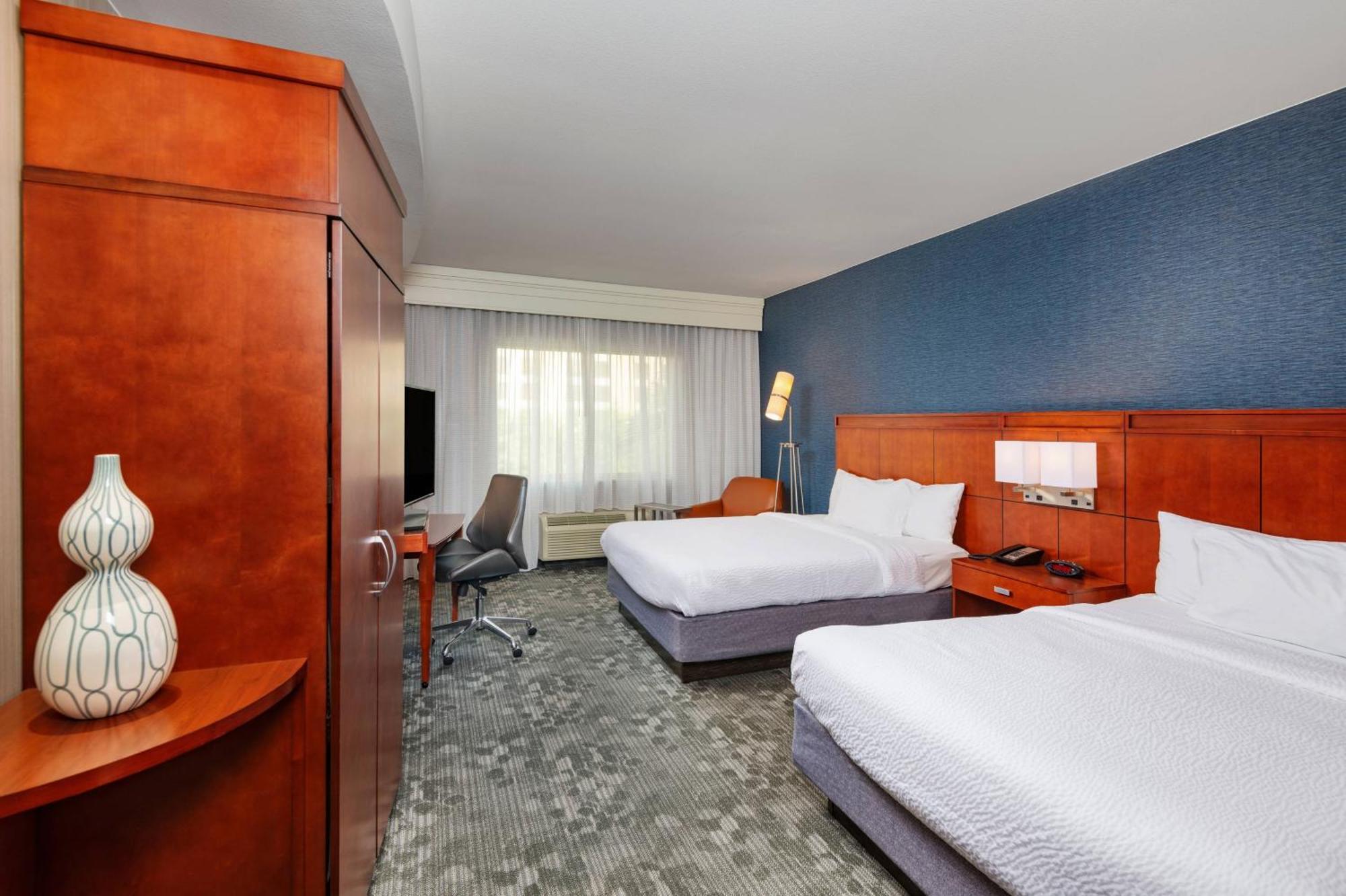 Queen Room Two Queen Beds Hearing Accessible